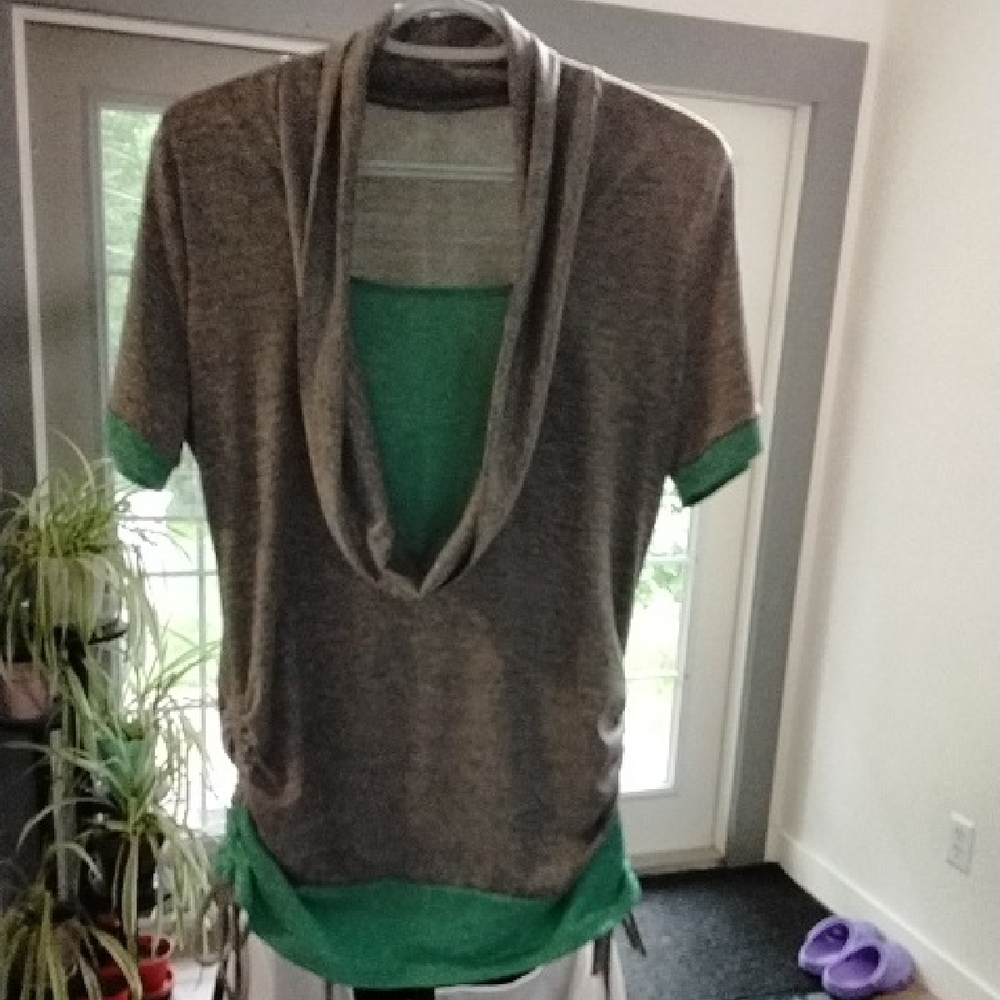Elegant Gray and Green Short Sleeve Women's Top